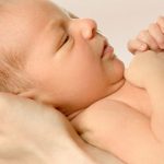 İlk 6 ay bebek bakımı püf noktaları ve bilgiler